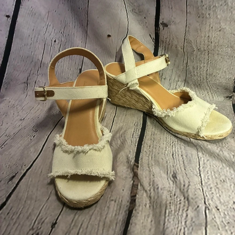 Tommy Bahama Savina Wedge‎ Espadrille Cream Sandals Size 9M Beach Vacation Shoes